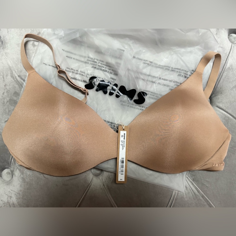 NWT! SKIMS Seamless Plunge Bra